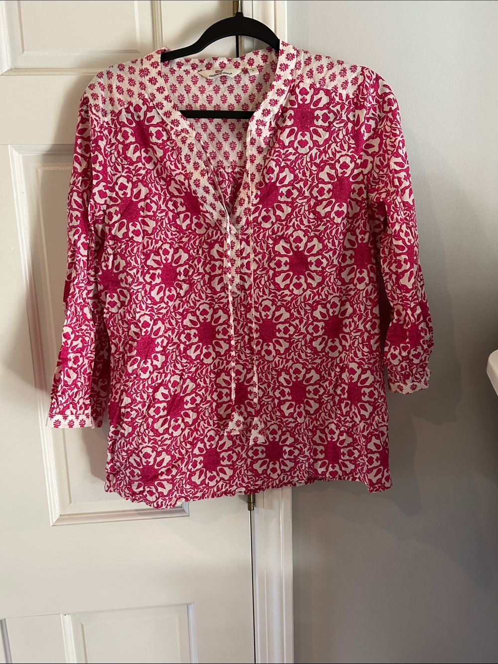 Vineyard Vines Pink and White Printed blouse. Light for summer